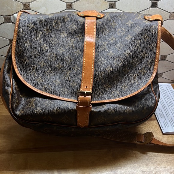 Vintage Louis Vuitton Saumur 35. In good used condition. 🧡 - Picture 3 of 4